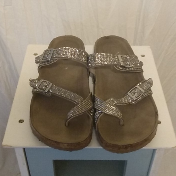 Shoes - 💕 4/$15 faux Diamond sandals